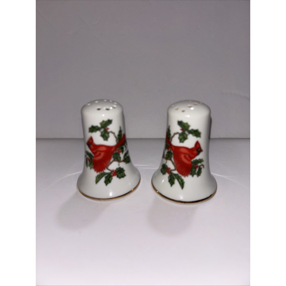 Lefton Cardinals W/Gold, Trim, Vintage Salt & Pepper Shakers